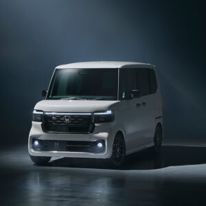 「N-BOX CUSTOM」に特別仕様車「BLACK STYLE」を設定し発売↗